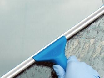 高空進行玻璃清潔作業(yè)的時候，要注意什么呢？